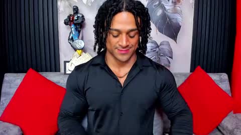 Snapshot of mike_estevess chatting on September 20, 2025, 2:23 am online show from September 20, 2025, 2:23 am