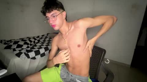 Snapshot of mike_pineapple chatting on October 9, 2025, 3:48 am Mike Pineapple online show from October 9, 2025, 3:48 am