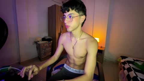 Snapshot of mike_pineapple chatting on October 13, 2025, 4:34 am Mike Pineapple online show from October 13, 2025, 4:34 am