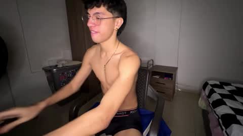 Snapshot of mike_pineapple chatting on October 17, 2025, 3:42 am Mike Pineapple online show from October 17, 2025, 3:42 am