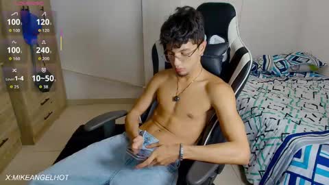Snapshot of mike_pineapple chatting on June 3, 2026, 3:31 am Mike Pineapple online show from June 3, 2026, 3:31 am