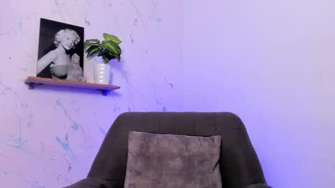 Snapshot of mikecooper_ chatting on December 17, 2024, 7:29 am Mike Cooper online show from December 17, 2024, 7:29 am