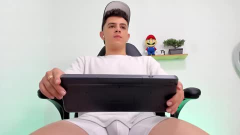 Snapshot of mikecooper_ chatting on October 23, 2025, 12:32 am Mike Cooper online show from October 23, 2025, 12:32 am