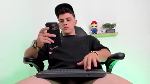 Snapshot of mikecooper_ chatting on November 6, 2025, 2:01 am Mike Cooper online show from November 6, 2025, 2:01 am