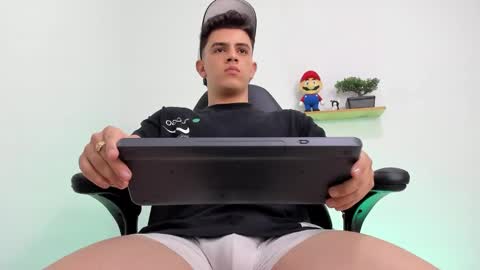 Snapshot of mikecooper_ chatting on November 14, 2025, 2:10 am Mike Cooper online show from November 14, 2025, 2:10 am