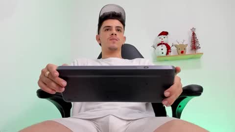 Snapshot of mikecooper_ chatting on December 15, 2025, 10:58 pm Mike Cooper online show from December 15, 2025, 10:58 pm