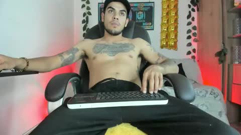 mikee_scooth online show from January 14, 2025, 3:32 am