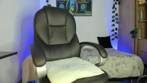 mikee_scooth online show from February 26, 2025, 1:53 am