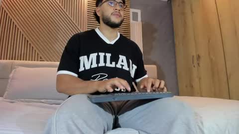 Mikeee online show from May 21, 2026, 2:51 am
