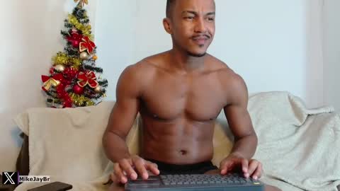 Snapshot of mikejaybr chatting on December 21, 2024, 12:16 pm Mike Jay online show from December 21, 2024, 12:16 pm