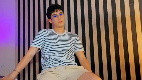 Snapshot of mikevoss_ chatting on May 20, 2026, 7:31 pm Mike online show from May 20, 2026, 7:31 pm