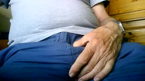 Snapshot of mikeybed chatting on July 13, 2026, 9:23 am mikeybed online show from July 13, 2026, 9:23 am