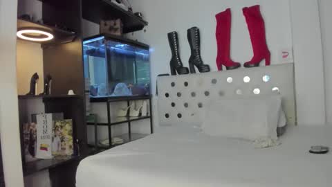 Mikeylla Cour online show from March 18, 2026, 3:09 am