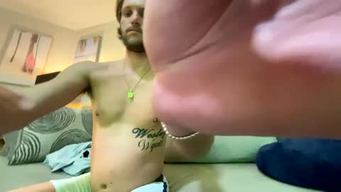 Snapshot of mikeywhite123 chatting on February 28, 2025, 6:43 am mikeywhite123 online show from February 28, 2025, 6:43 am