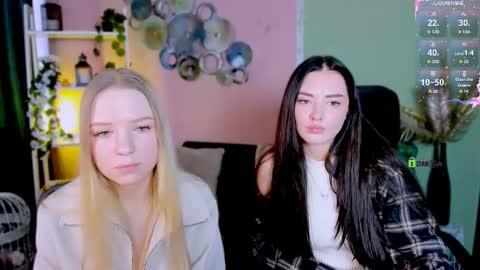 Snapshot of miki_nikki chatting on September 15, 2025, 12:16 pm Miki online show from September 15, 2025, 12:16 pm