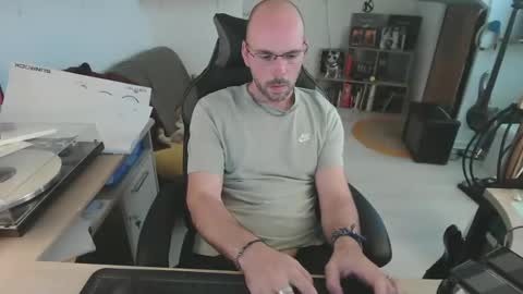 mikmik91 online show from May 13, 2026, 3:31 pm