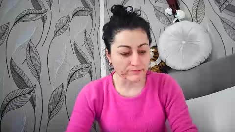 Mikyloveu online show from April 15, 2026, 2:57 pm