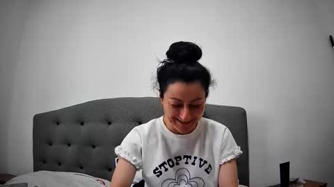 Mikyloveu online show from May 5, 2026, 4:26 pm