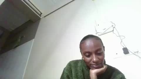 Snapshot of mil_milon chatting on June 3, 2026, 6:13 pm Milo online show from June 3, 2026, 6:13 pm