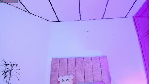 mila_1wood online show from June 19, 2026, 12:42 pm
