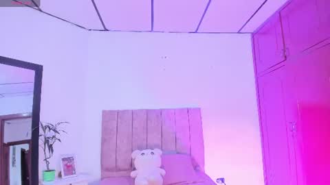 mila_1wood online show from July 18, 2026, 1:04 pm