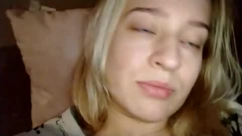 Mila 420 online show from December 19, 2025, 11:39 am