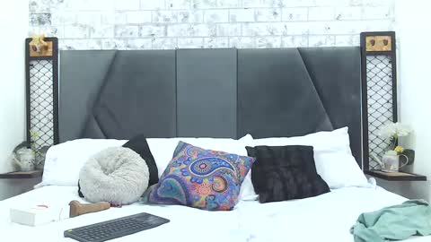 mila_adamss online show from February 20, 2025, 3:08 pm