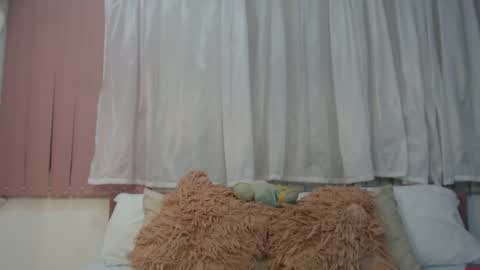 mila_adamss online show from November 6, 2025, 10:49 am