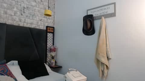 mila_adamss online show from November 28, 2025, 11:13 am