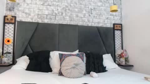 mila_adamss online show from January 9, 2026, 10:51 am