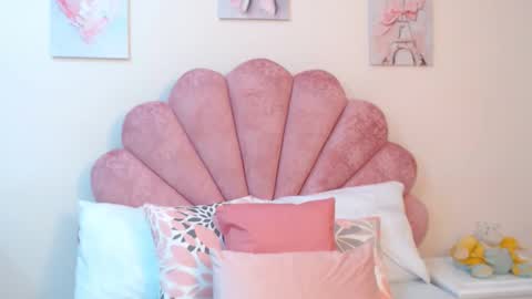 mila_adamss online show from April 23, 2026, 11:20 am