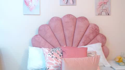 mila_adamss online show from April 23, 2026, 12:29 pm