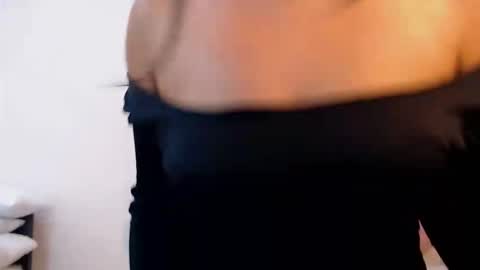 mila_adamss online show from April 25, 2026, 1:41 pm