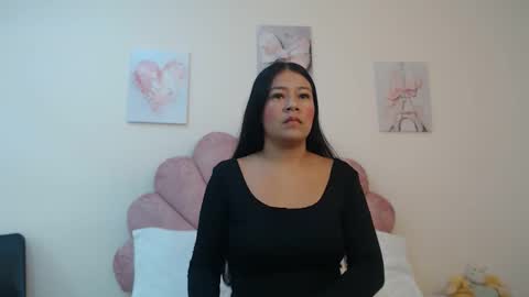 mila_adamss online show from April 27, 2026, 11:08 am