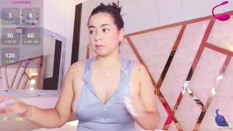 Snapshot of mila_clum chatting on October 18, 2025, 6:52 pm Camila online show from October 18, 2025, 6:52 pm