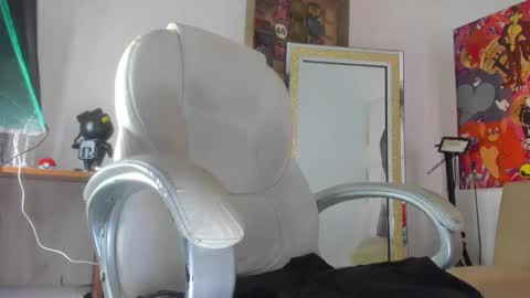 Snapshot of mila_dash chatting on November 10, 2025, 12:15 pm Mila Dash online show from November 10, 2025, 12:15 pm