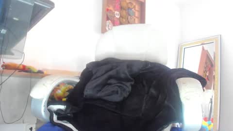 Snapshot of mila_dash chatting on November 27, 2025, 11:23 am Mila Dash online show from November 27, 2025, 11:23 am