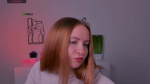 mila_glow online show from October 1, 2025, 7:20 pm