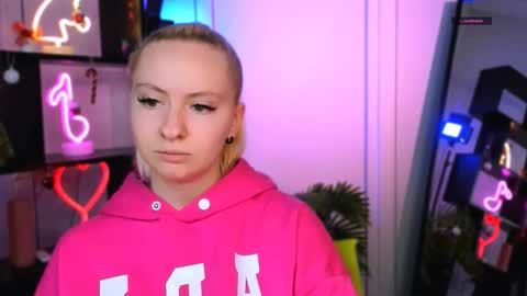 mila_glow online show from January 8, 2026, 7:27 pm