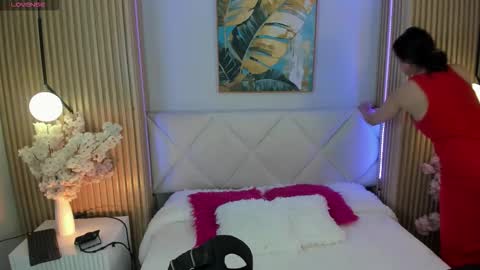 mila_hank online show from March 18, 2026, 12:08 pm