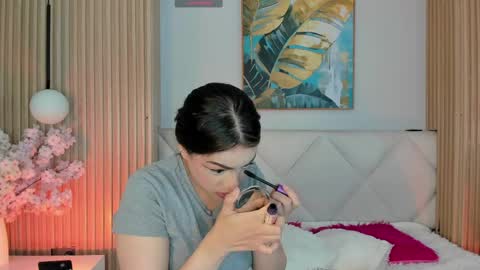 mila_hank online show from April 24, 2026, 12:18 pm