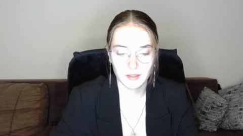 Snapshot of mila_keyy chatting on October 24, 2025, 9:11 pm mila_keyy online show from October 24, 2025, 9:11 pm