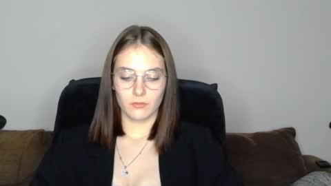 Snapshot of mila_keyy chatting on November 19, 2025, 10:21 pm mila_keyy online show from November 19, 2025, 10:21 pm