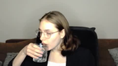 Snapshot of mila_keyy chatting on December 13, 2025, 8:58 pm mila_keyy online show from December 13, 2025, 8:58 pm