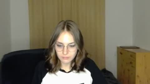 mila_keyy online show from July 22, 2026, 9:39 pm