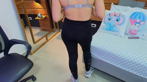 Snapshot of mila_kiitty chatting on May 27, 2026, 11:18 am Milena online show from May 27, 2026, 11:18 am