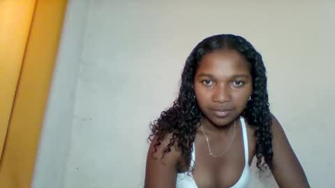 mila_lunah online show from April 15, 2026, 9:27 am