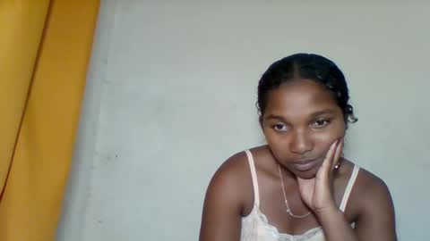 mila_lunah online show from April 16, 2026, 3:57 pm