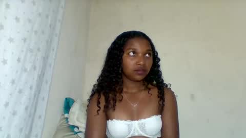 mila_lunah online show from April 29, 2026, 5:06 pm