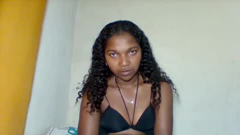 mila_lunah online show from May 1, 2026, 1:43 am